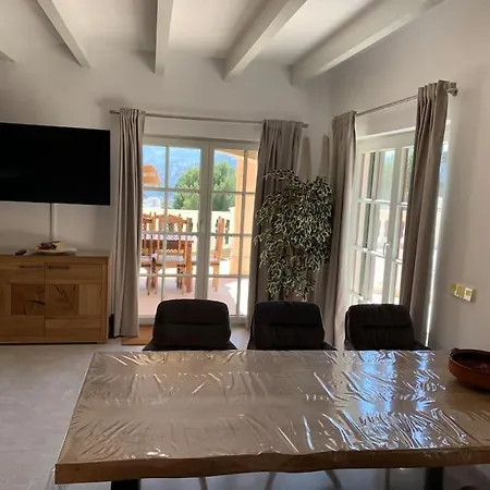 Casa Suliar Mit Gemeinschaftspool Und Panoramahafenblick וילה